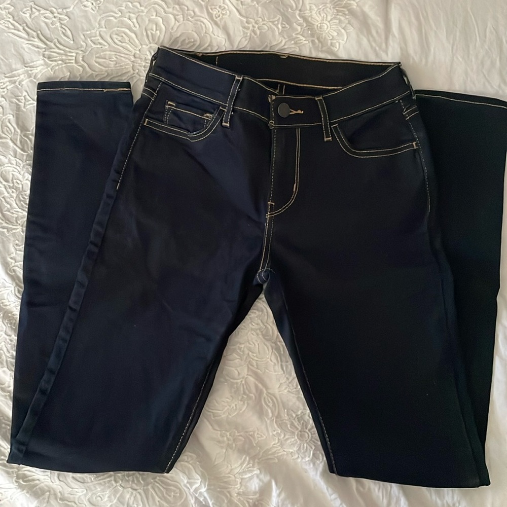 EUC Levi Jeans. W-26, L-30. Worn once. Dark Blue.